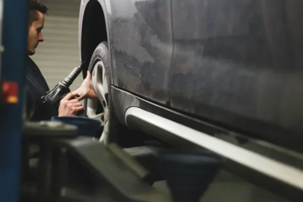 Pre-purchase vehicle inspection Oregon – technician under car